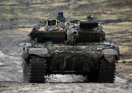 Подбитый в Курской области танк Leopard показали на видео изнутри