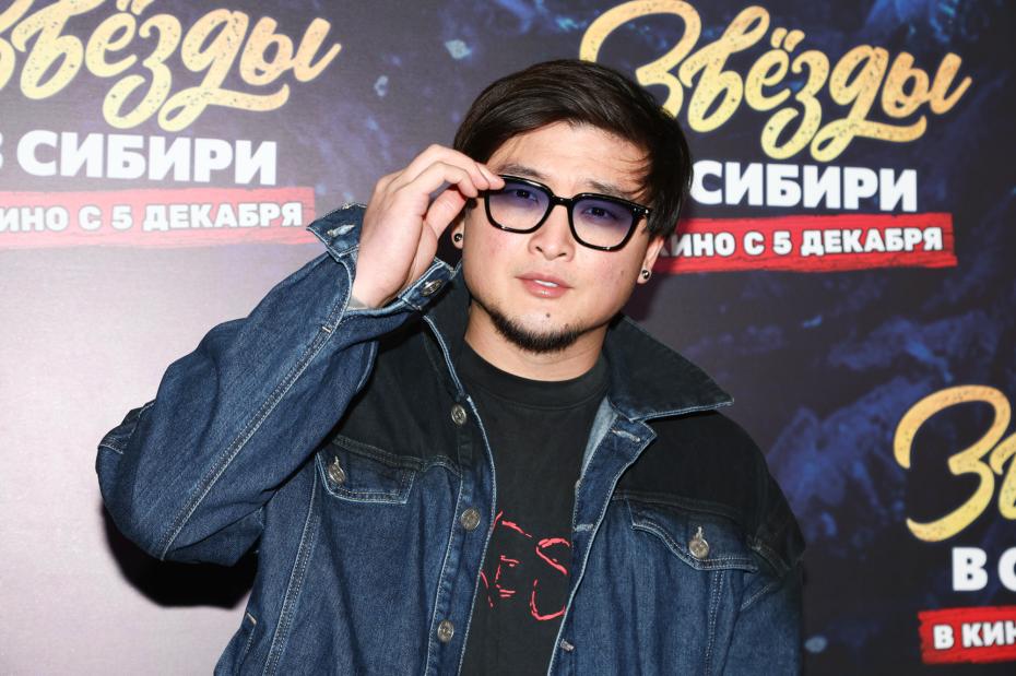 Певец Анатолий Цой на премьере фильма «Звезды в Сибири»