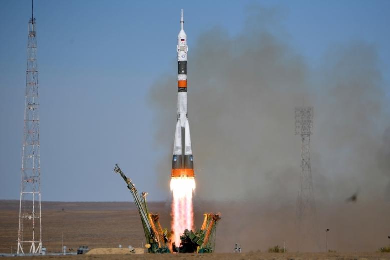 Старт ракеты-носителя «Союз-ФГ» с пилотируемым кораблём «Союз МС-10»