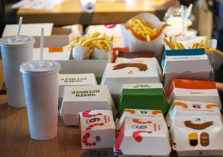 «Вкусно — и точка» начнет продавать колу под брендом «Добрый»