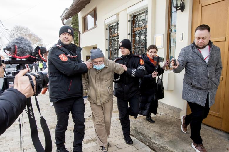 Полиция Молдавии задержала мужчину, бросившего бутылку с зажигательной смесью в здание посольства России в Кишиневе