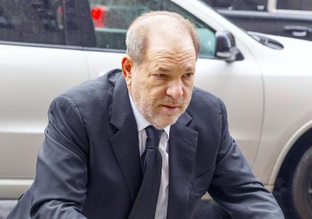 В американской тюрьме госпитализировали Харви Вайнштейна