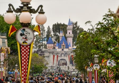 Disney сократит 28 тысяч служащих парков развлечений из-за коронавируса