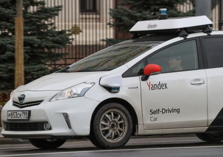 В Москве автомобиль-беспилотник «Яндекса» попал в аварию