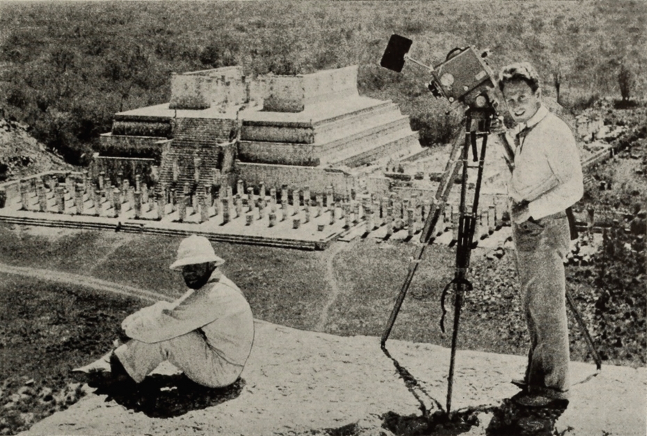 Эйзенштейн и Александров на руинах Чичениты на Юкатане, Мексика, 1931 год