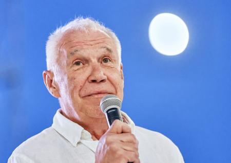Скандал в театре и поездки в зону СВО. Как сейчас живет актер Сергей Гармаш