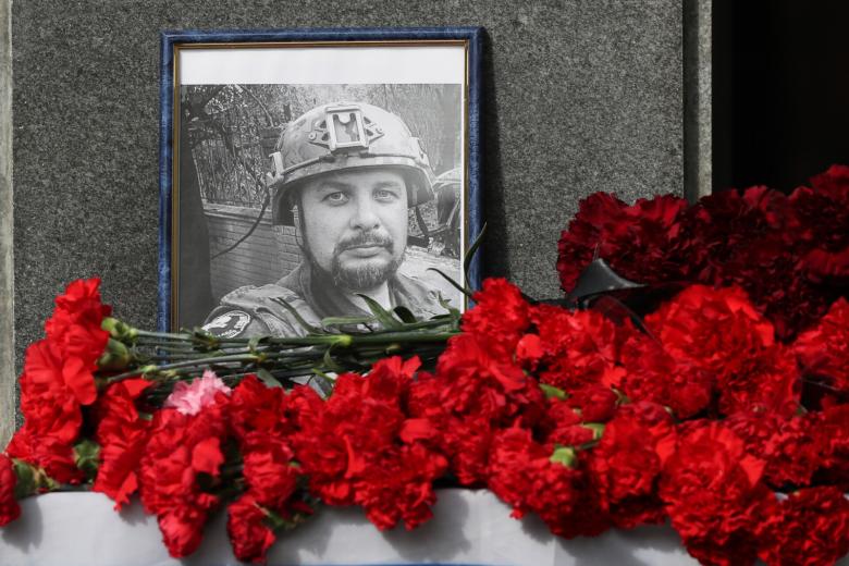 Цветы в память о погибшем военном корреспонденте Владлене Татарском