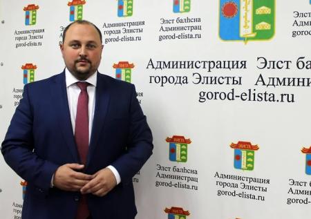 Бывший глава ДНР Трапезников покинет должность мэра Элисты