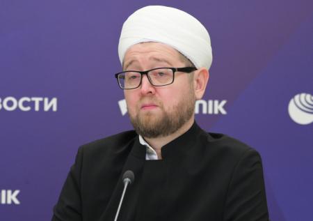 Муфтий Москвы объяснил свое отношение к многоженству и Деду Морозу