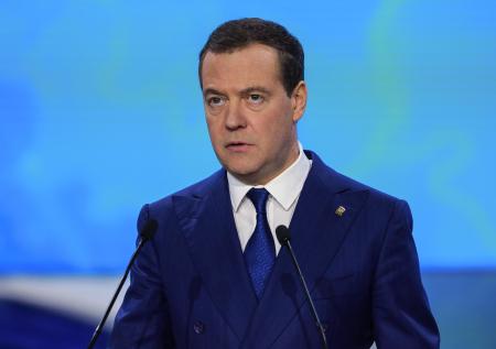 Медведев посетил атакованный ракетами и дронами брянский химзавод