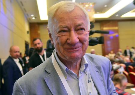 Экс-тренер сборной России по футболу ответил на слухи о раке