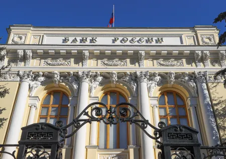 Банков в России в 2025 году станет меньше