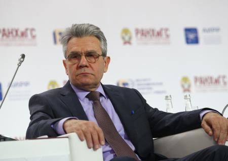 Глава РАН потребовал от членов академии не оскорблять власти в СМИ