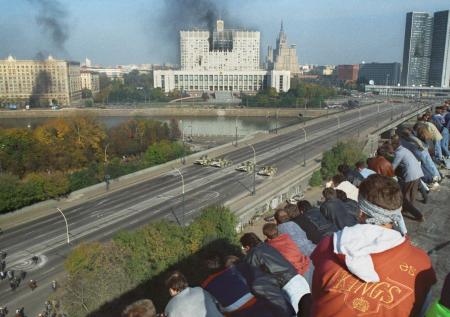 «Расстрелом Белого дома управлял Вашингтон»: Руцкой вспомнил осень 1993-го
