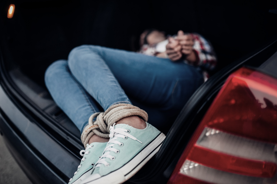 Хотел закопать и угодил в ДТП: сибиряк попался с мертвой женой в авто