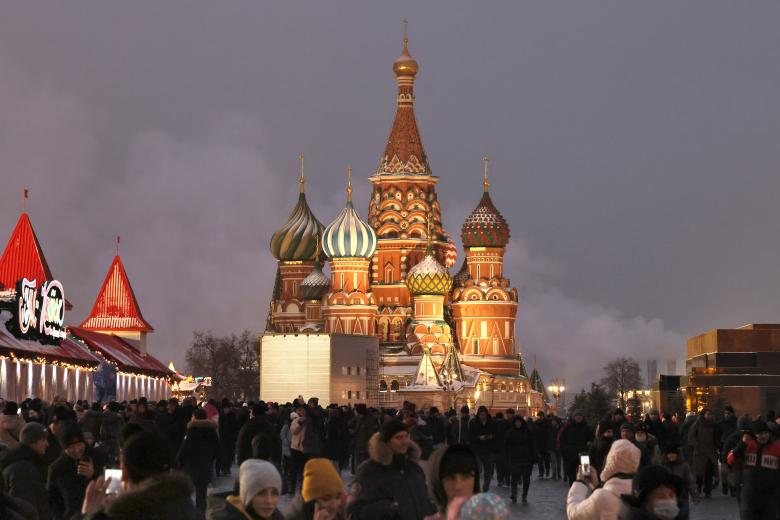 Люди на Красной площади в канун Нового года