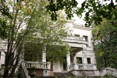 Дворец вождя СССР: как выглядит нелюбимая дача Сталина