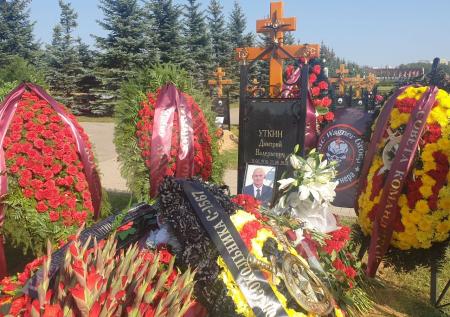 «Личная трагедия»: очевидица на похоронах Уткина высказалась о его смерти
