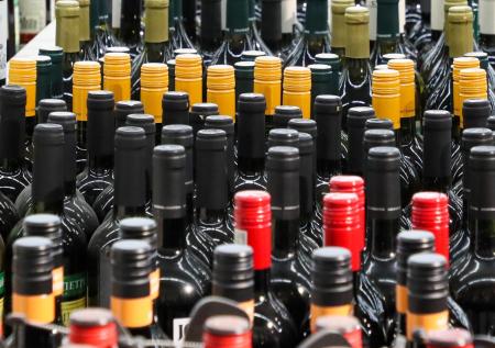 Правда ли, что дешевое вино исчезнет из магазинов в России: какое останется