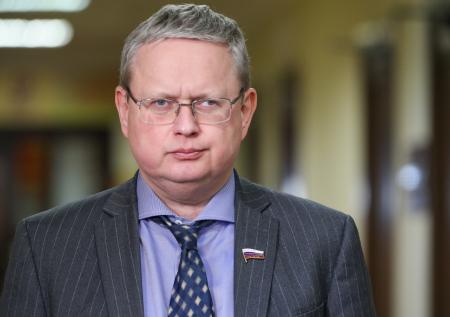 «Обезьянки»: депутат предложил решать проблему демографии через дебилизацию