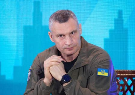 Тепло и не стреляют: кто из чиновников в Киеве отправил сыновей за границу