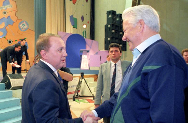 Президент Российской Федерации Борис Ельцин, Александр Масляков на телевизионной передаче КВН,  1996 год