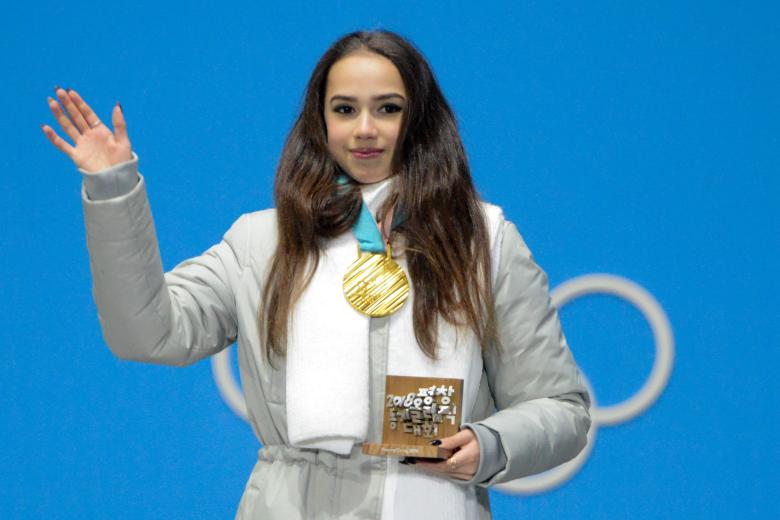 Российская спортсменка Алина Загитова, завоевавшая золотую медаль в женском одиночном катании на соревнованиях по фигурному катанию на XXIII зимних Олимпийских играх