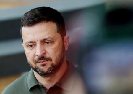 Зеленский захотел отправить на фронт преподавателей военных вузов Украины