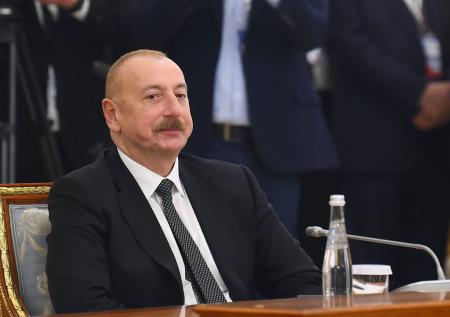 ЦИК Азербайджана зарегистрировала Алиева на внеочередные выборы президента