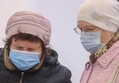 Кабмин перераспределил субсидии регионам на социальное обслуживание