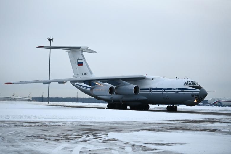 Самолёт Ил-76МД военно-транспортной авиации Минобороны России, доставивший из Республики Казахстан граждан России, на аэродроме Чкаловский в Московской области