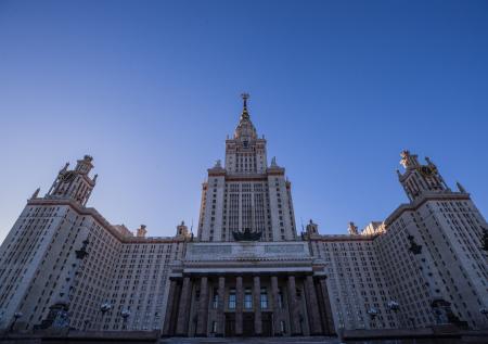В МГУ перестали пускать непривитых сотрудников