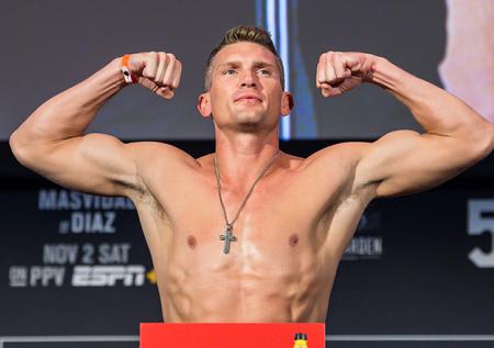 Томпсон победил Нила в главном бою последнего турнира UFC в 2020 году