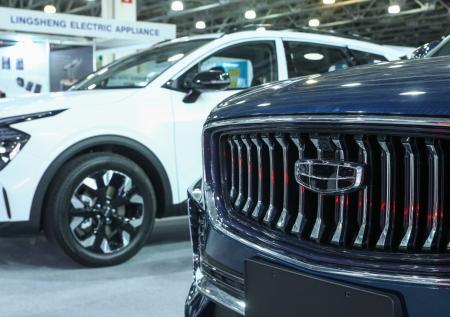 Девять автопроизводителей снизили цены на машины в России