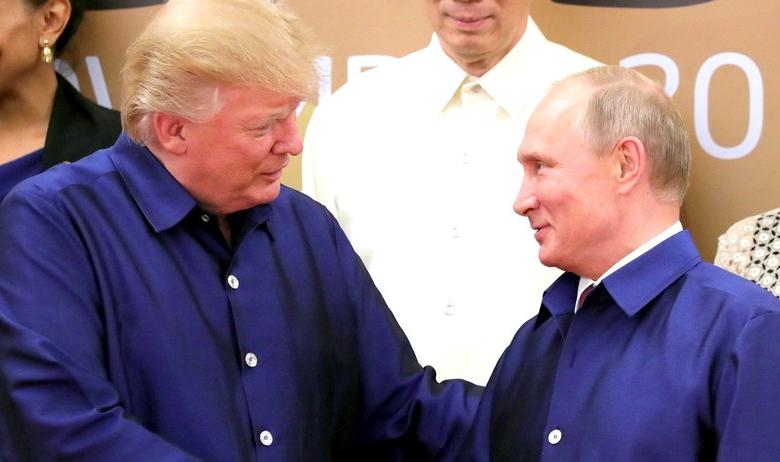 Президент РФ Владимир Путин и его американский коллега Дональд Трамп