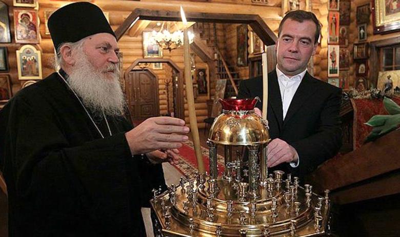 Архимандрит Ефрем и премьер-министр РФ Дмитрий Медведев