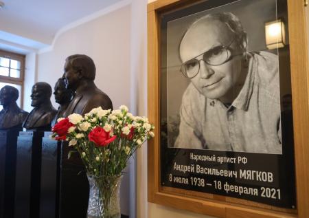 Друзья Мягкова назвали причину отказа актёра от всех ролей