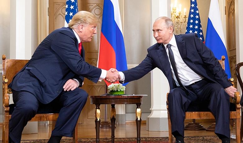 Президент США Дональд Трамп с президентом Владимиром Путиным