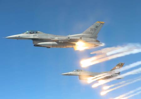 «Практически ничто»: заслуженный военный летчик РФ об F-16 для Киева