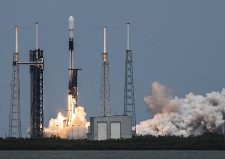 SpaceX отправила в космос партию спутников Starlink