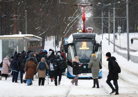 Москву завалило снегом: фото последствий ледяных дождей и «черной метели»