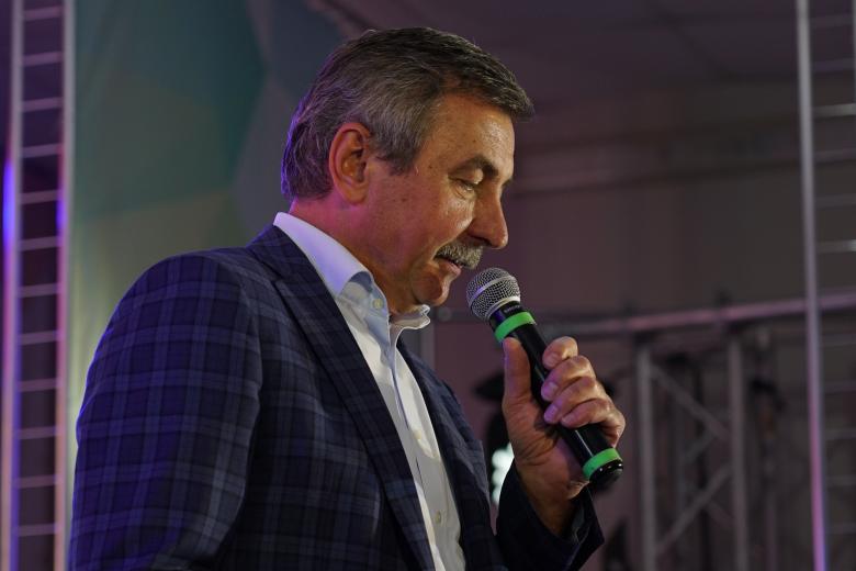 Александр Лазуткин