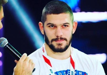 Молдавский победил Джонсона и завоевал временный пояс Bellator