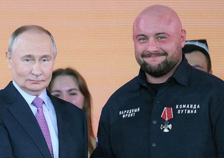 Путин вручил орден Мужества раненому в Курской области волонтеру