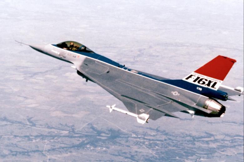 Истребитель F-16XL