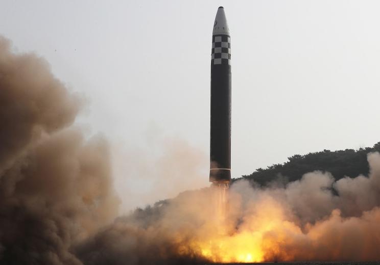 Запуск межконтинентальной баллистической ракеты «Хвасон-17»