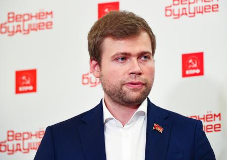 Леонид Зюганов заявил о желании отправиться «в окопы вместе с братом»