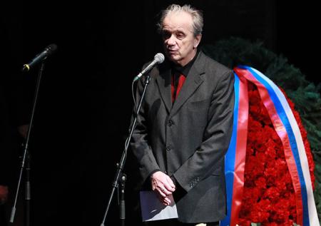 Евгений Стеблов упал в обморок во время прощания с Юрским
