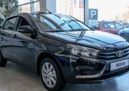 Названа причина низких цен на Lada Vesta в Белоруссии