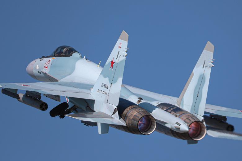 Российский многоцелевой сверхманёвренный истребитель Су-35